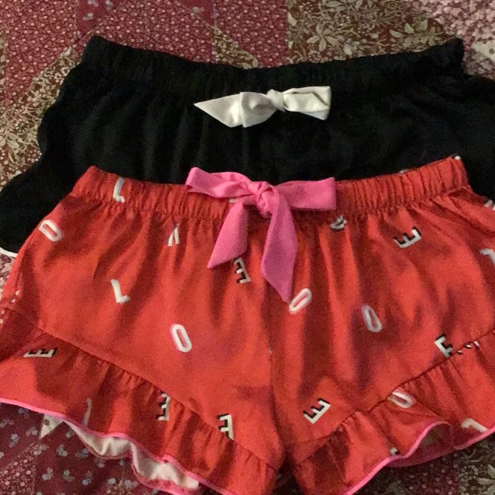 Bundle of 2 VS Stylish Pink & Red and Black & cream Ruffled Shorts w/bows. Med.